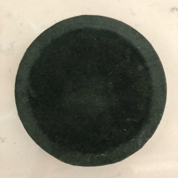 Peter Rabbit VTG Glass Paperweight 1994 - Picture 4 of 6